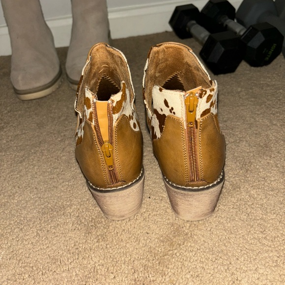 Brand new cow print booties - Picture 3 of 5